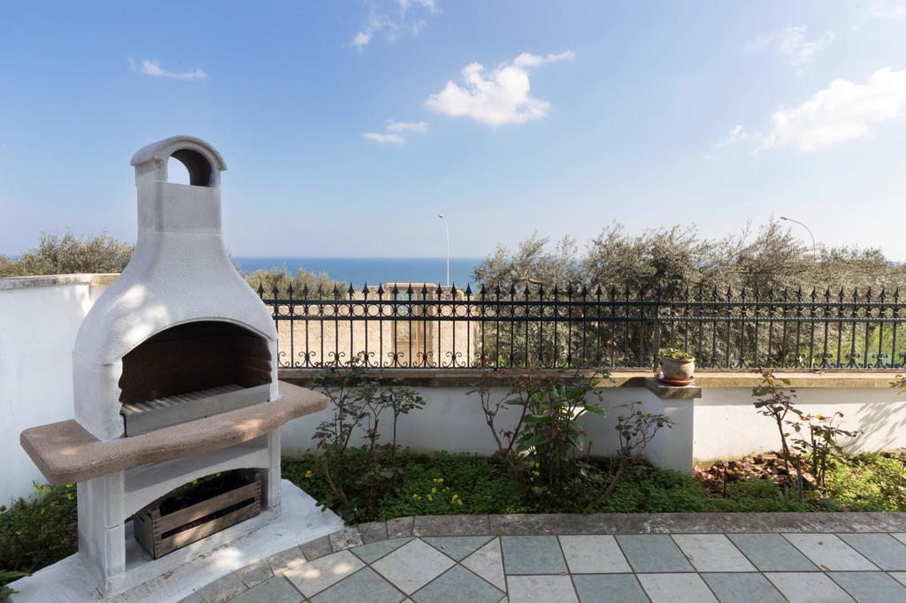 Villa La Ripostiera by BarbarHouse Castro  Exterior foto